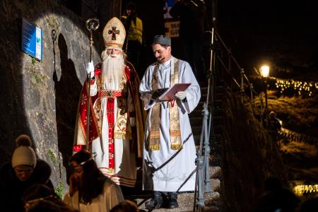 Kamnik navdušen nad predstavo Miklavž, trije otroci in ogenj Parkeljnov (19)
